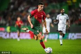 开云体育-关于从今夜葡萄牙体育调整名单以备欧冠到清晨费耶诺德备战欧篮联，夏洛特黄蜂窗口期扳平良机的信息