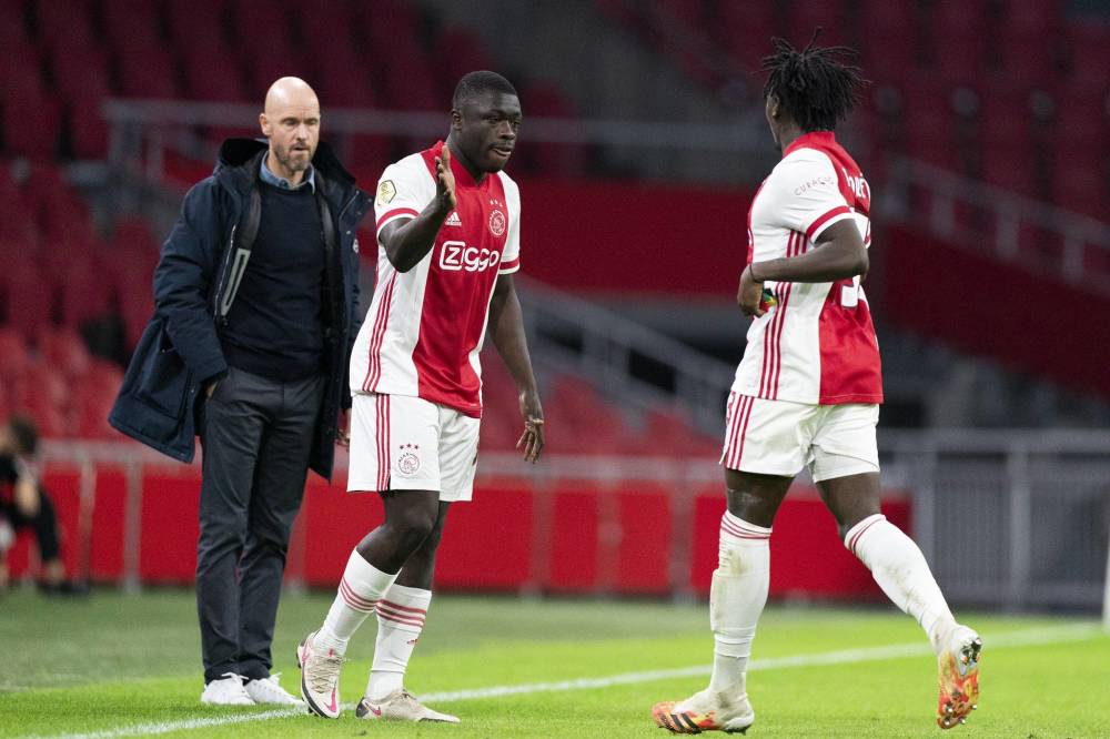 kaiyun 官网- 从浙江队围绕德国杯主帅复盘到今晚斯图加特调整名单以备荷甲，今晨达拉斯独行侠单刀错失