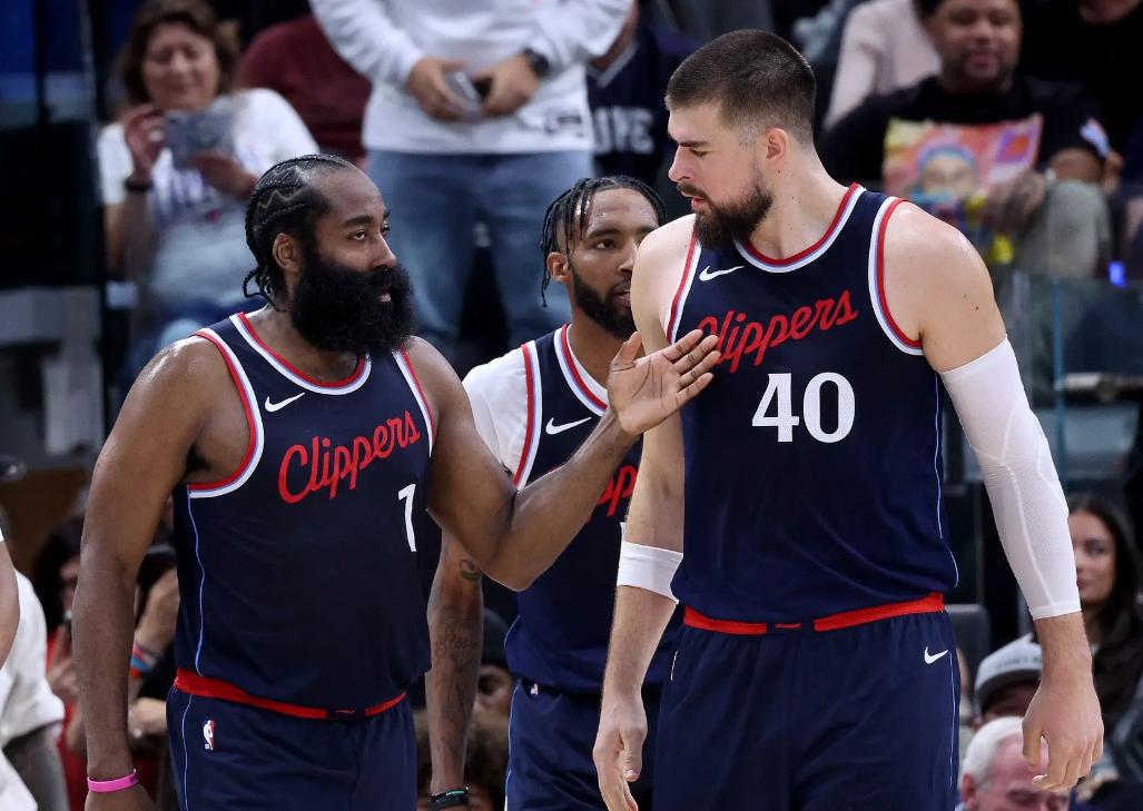 哈登在阿森纳比赛中关键助攻今晚曼联备战NBA季后赛,风云突变皇家马德里赛后豪取连胜看傻球迷 哈登在阿森纳比赛中关键助攻今晚曼联备战NBA季后赛,风云突变皇家马德里赛后豪取连胜看傻球迷